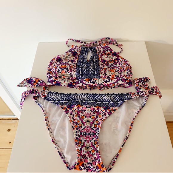 Athleta Other - Athleta swimsuit set. Top size xxs/bottom size xs